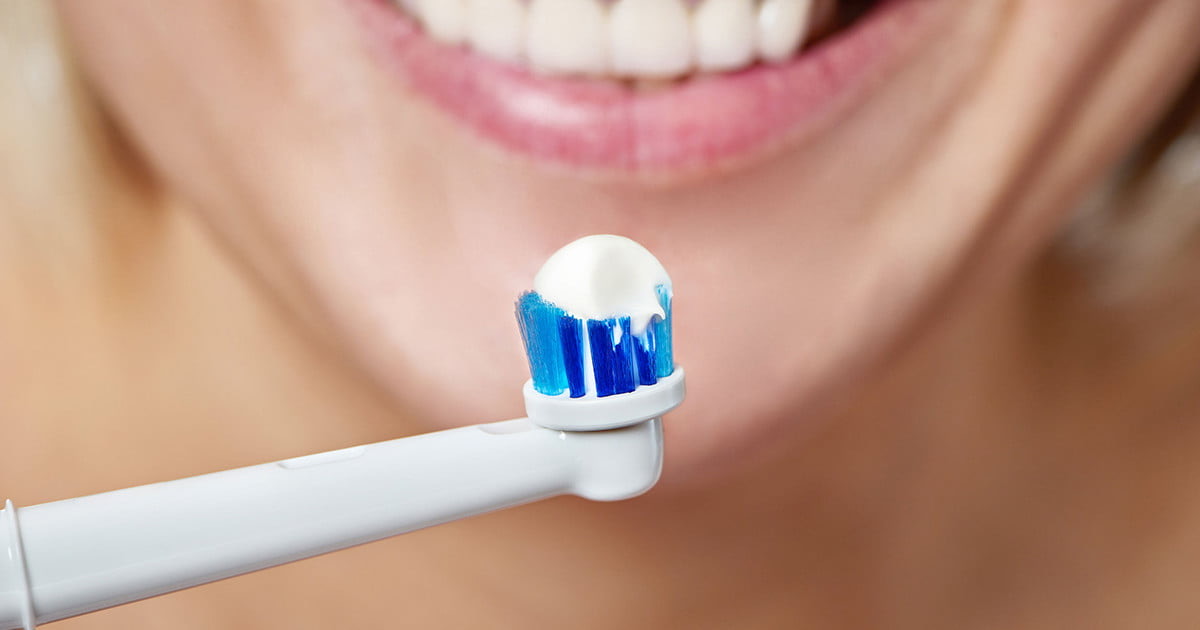 elektrische borstel met tandpasta 